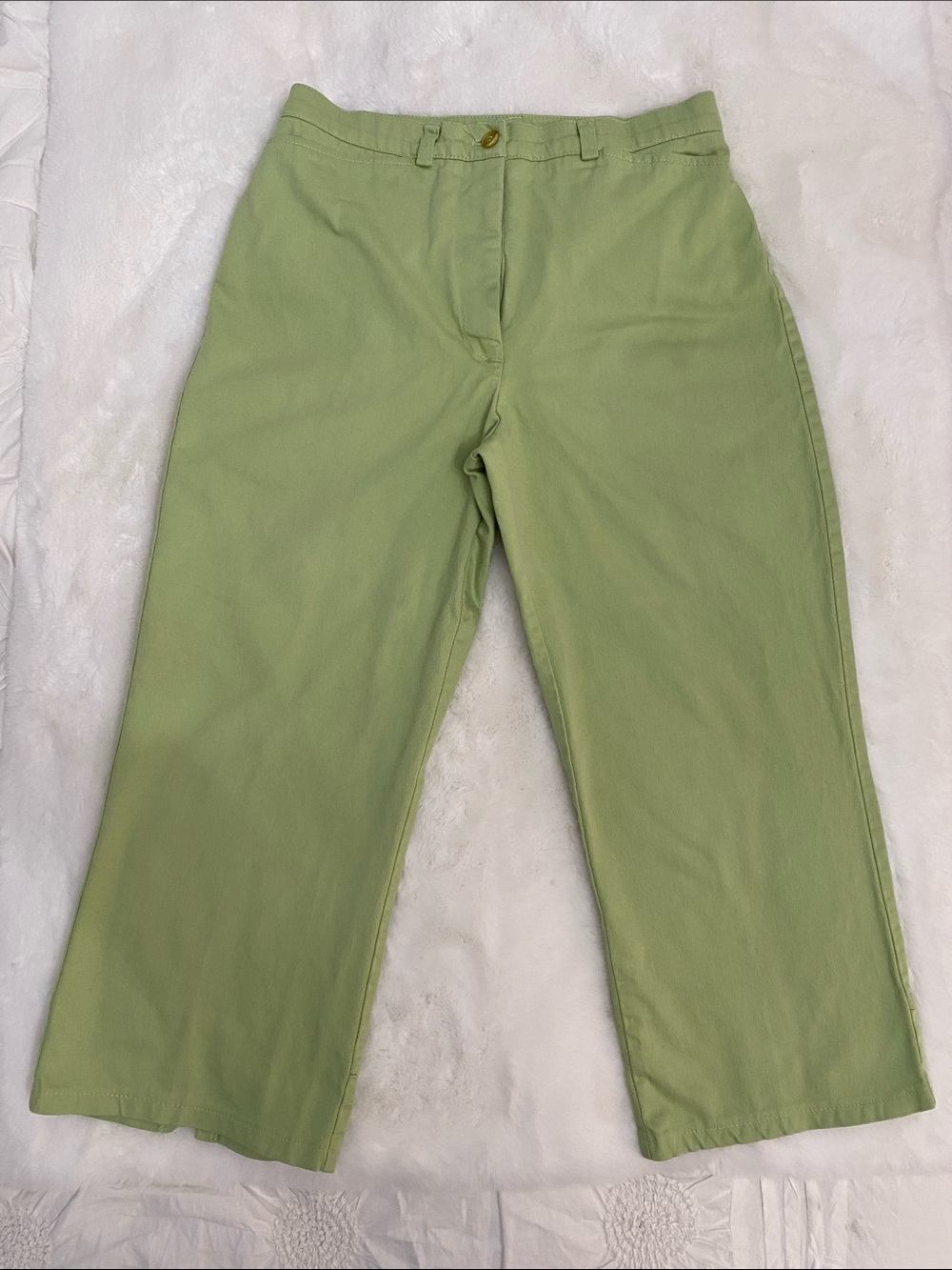 Tribal Women’s Stretch Crop Pant in Spring Green. Size 4